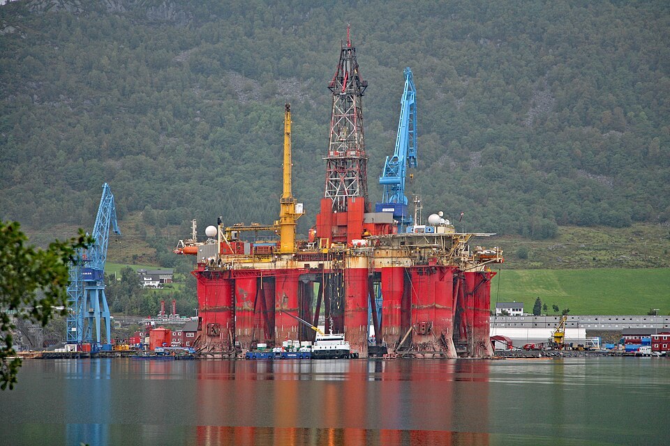 Oil & Gas — illustrative sector photograph